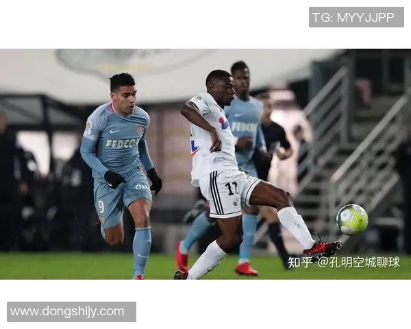 国王杯惊现冷门巴黎圣日耳曼与AC米兰战成平局帽子戏法引发全场沸腾