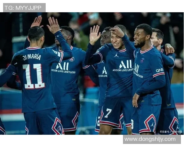 足总杯激战巴黎圣日耳曼与尤文图斯战成平局赛场瞬间引发热烈反响